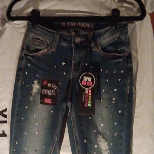 Nwt ripped mid rise skinny ankle Jean with embellishments galore!